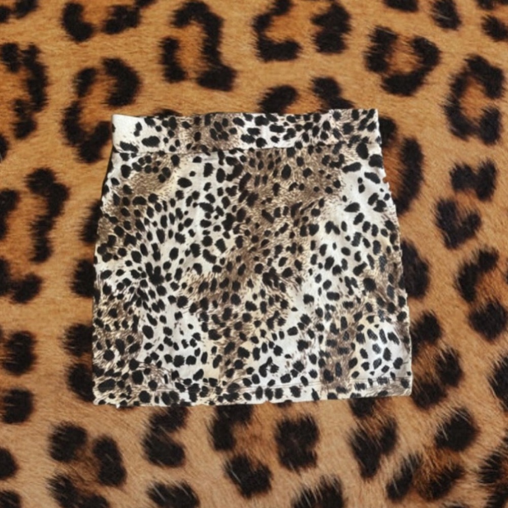 Leopard print mini skirt